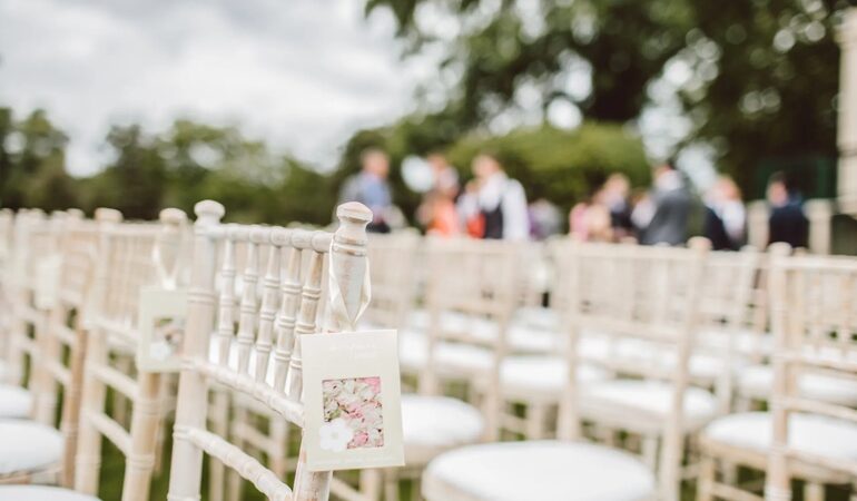 How to plan a luxury outdoor wedding