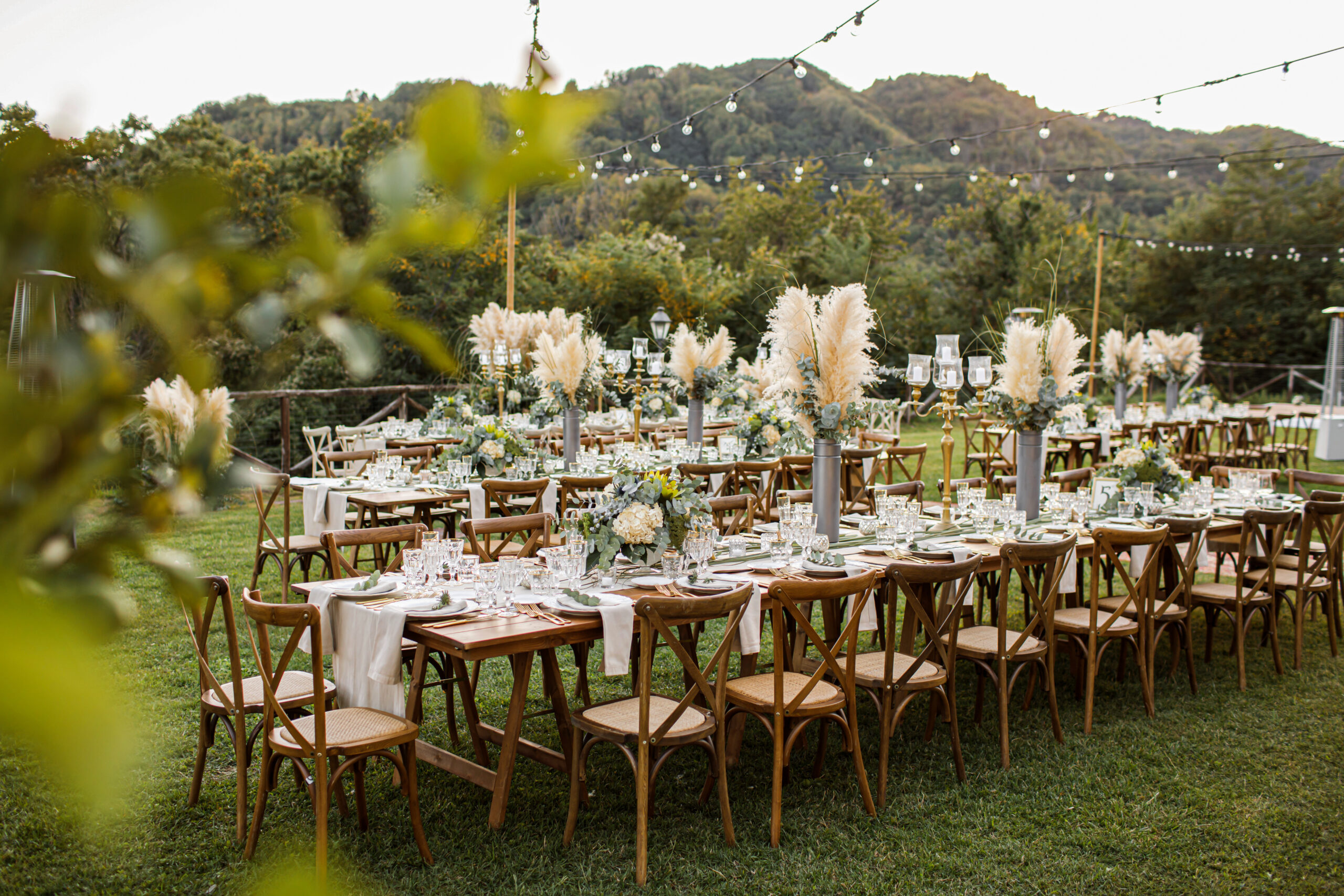 How Many Plates Do I Need For My Wedding