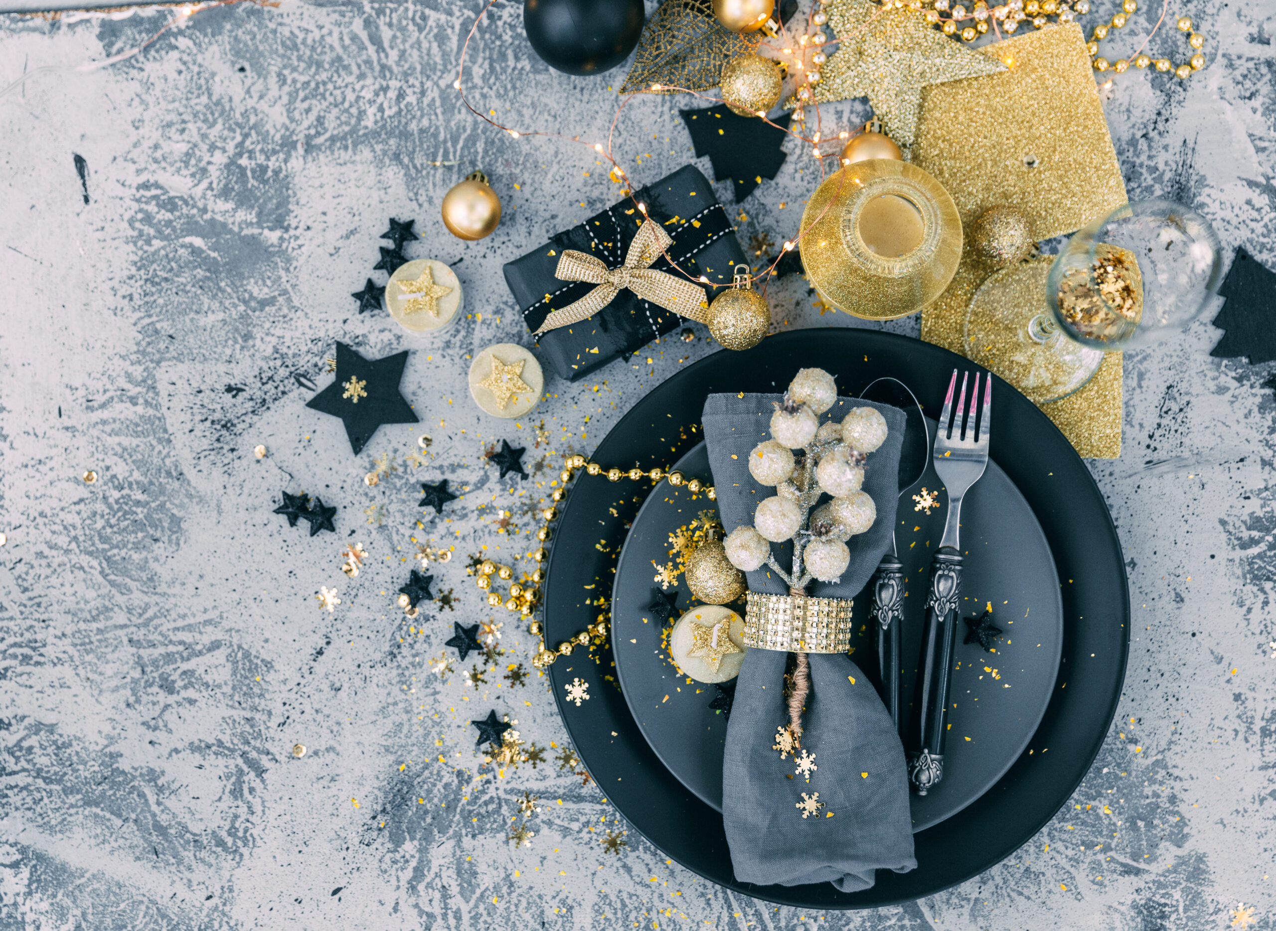 Christmas Wedding Table Ideas: Sparkling Decor for a Festive Feast